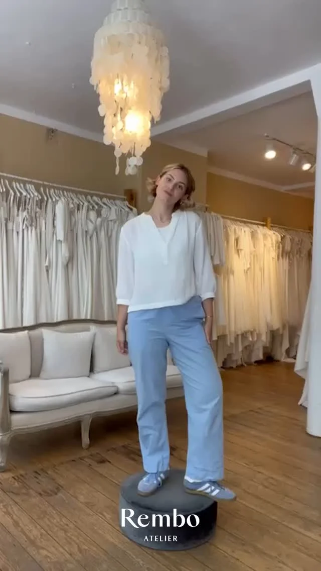 Unique lace, statement sleeves, effortless style! Meet the dress that steals the scene – Baia Blu at our partner boutique @elbbraut 

#newcollection #rembo #remboatelier #inspo #love #fashion #bridal #bridaldress #bridalfashion #bride #bridetobe #weddinggowns #weddingdress #bridalgown #bridallook #brides2025 #newseason #2025season #2025collection #soulmates
